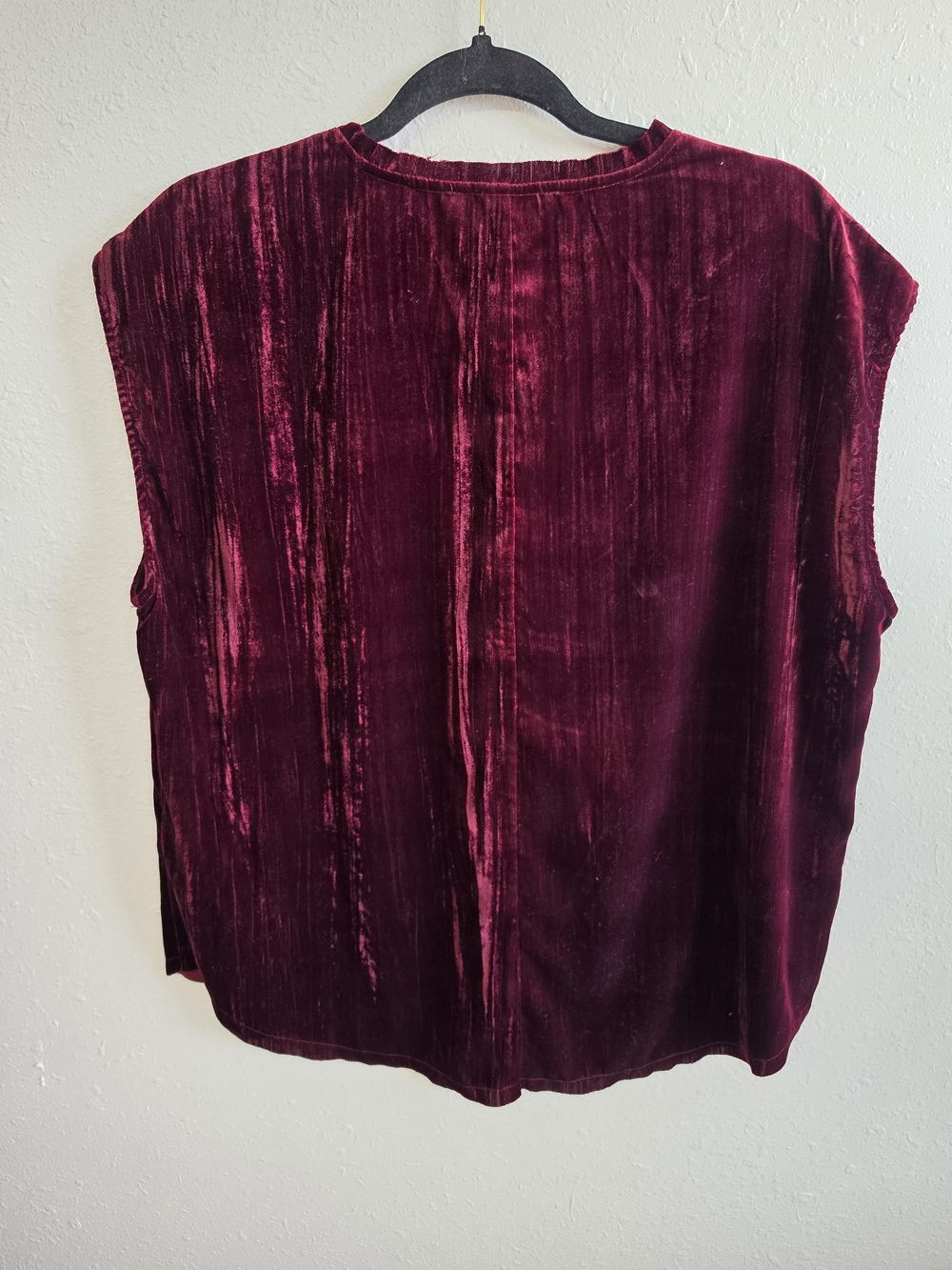 Dear John NWT L Burgundy Velvet V Neck Cap Sleeve Blouse Top Holiday - Picture 6 of 7